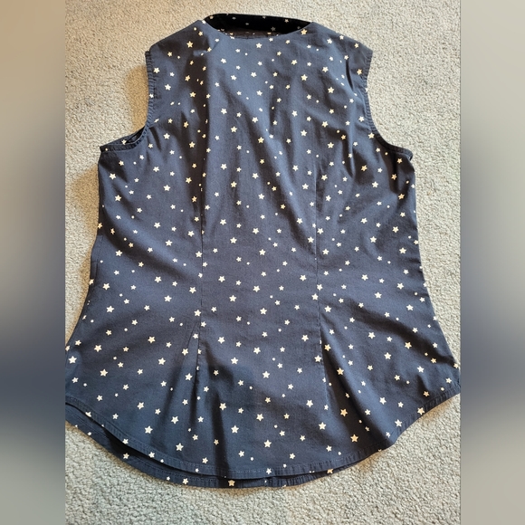 Sleeveless button up - Picture 3 of 7